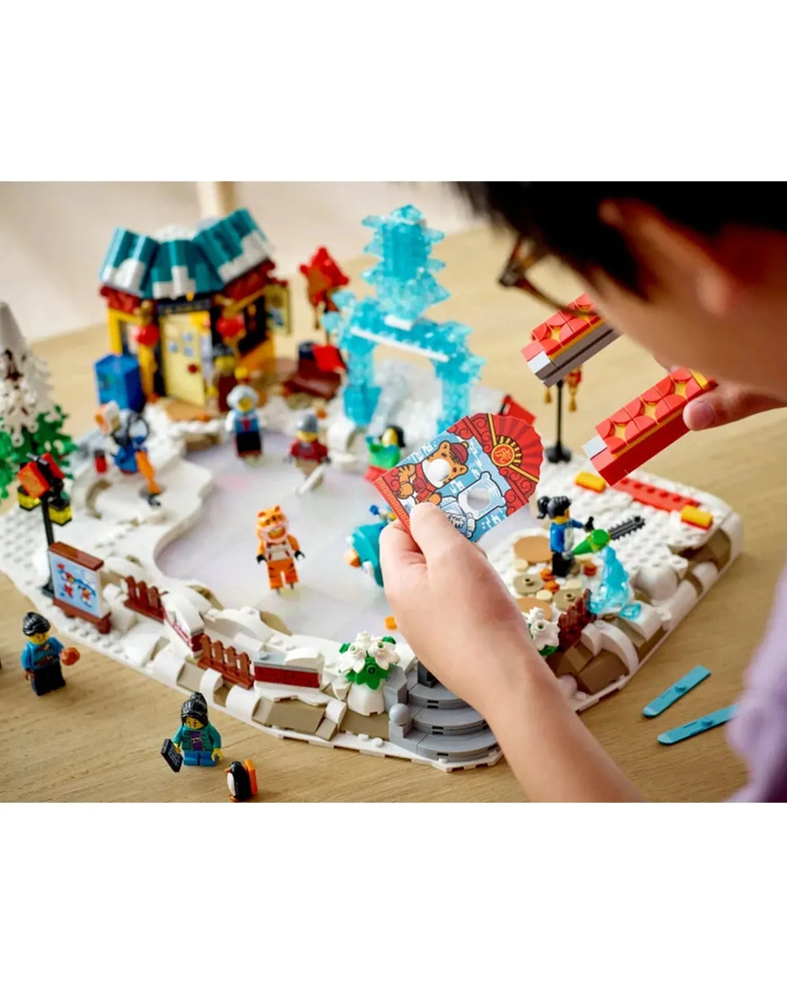 LEGO 80109 Lunar New Year Ice Festival Fashion