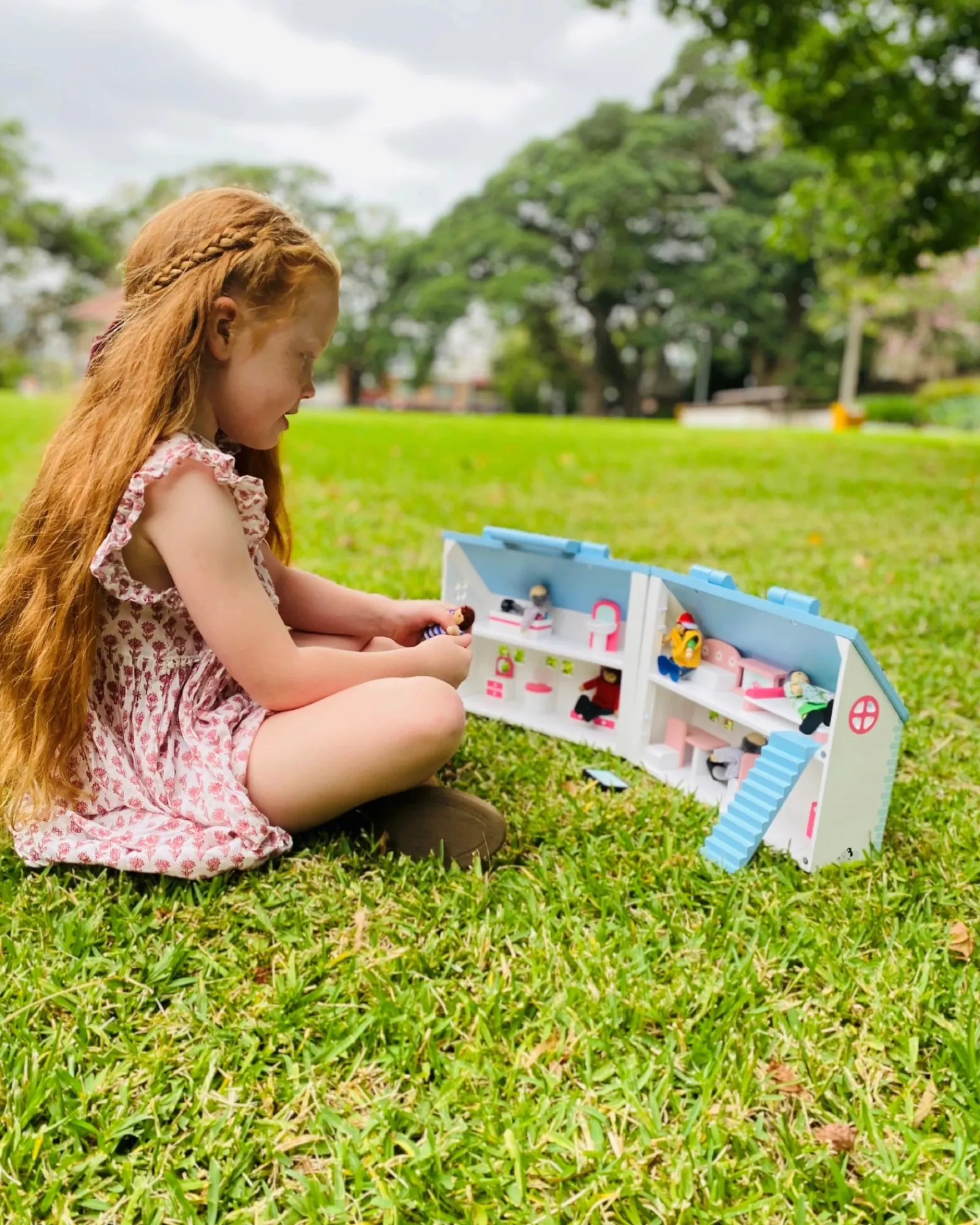 Saint Germaine Primrose Cottage Doll House With Furniture Best Sale