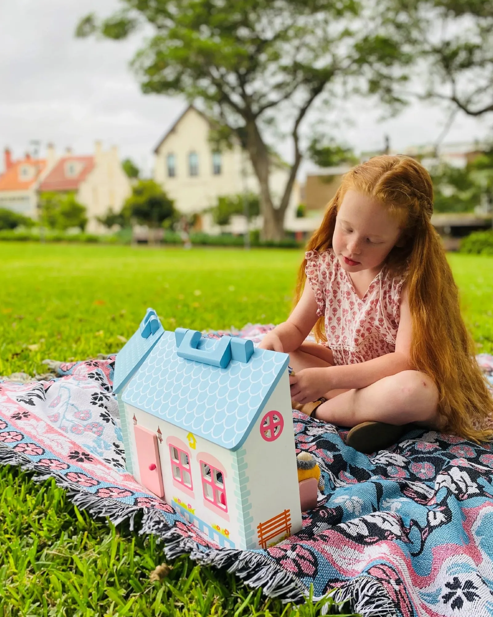 Saint Germaine Primrose Cottage Doll House With Furniture Best Sale