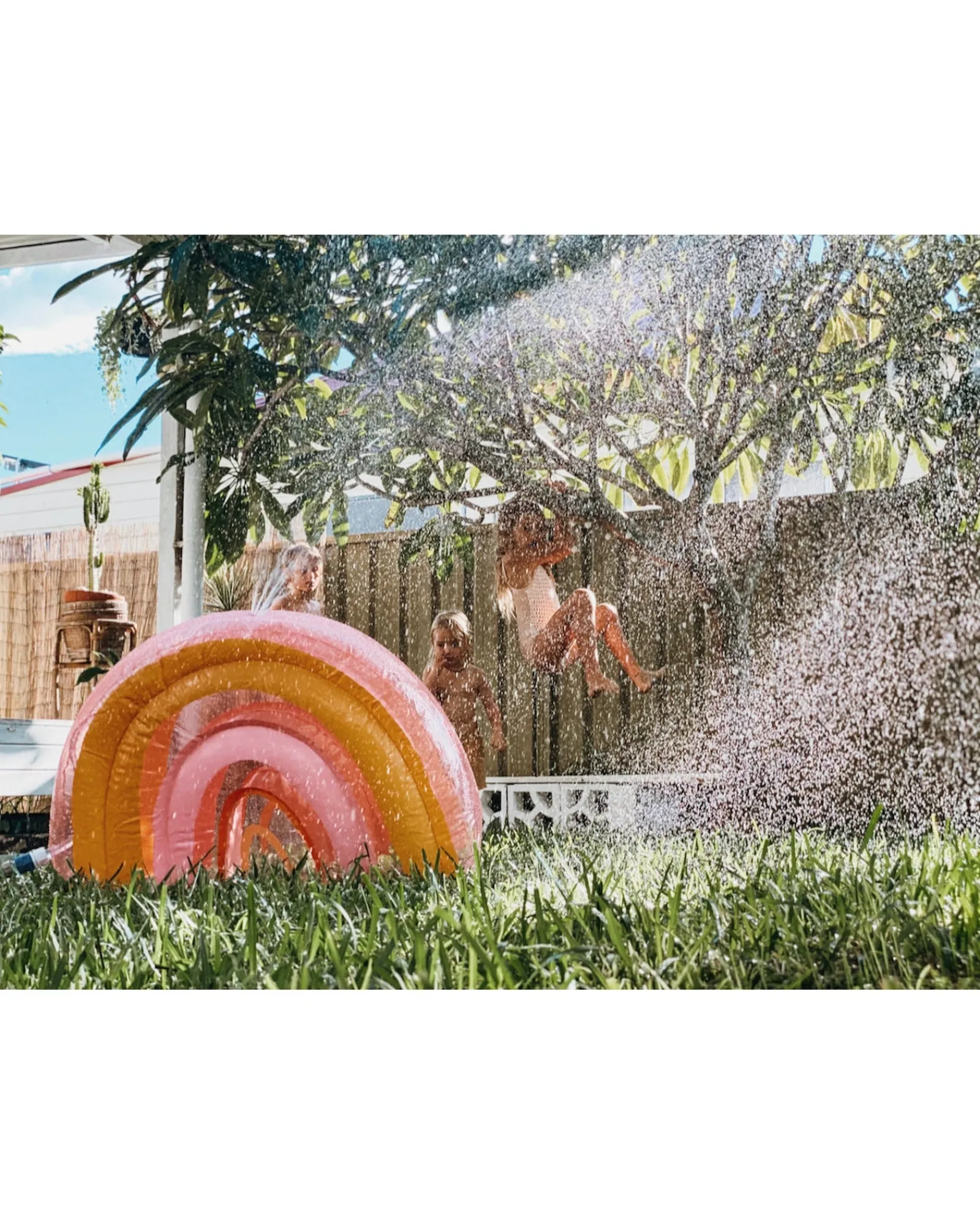 Sunnylife Inflatable Sprinkler Rainbow Pink Outlet